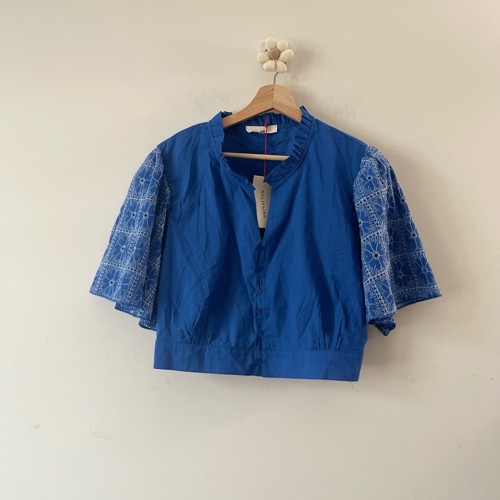 NWT Solitaire Blue
Embroidered Eyelet Boho Crop Top
